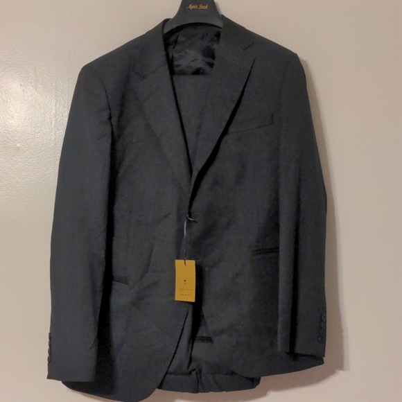 Nyota bush mens suit size 40 dark ash color